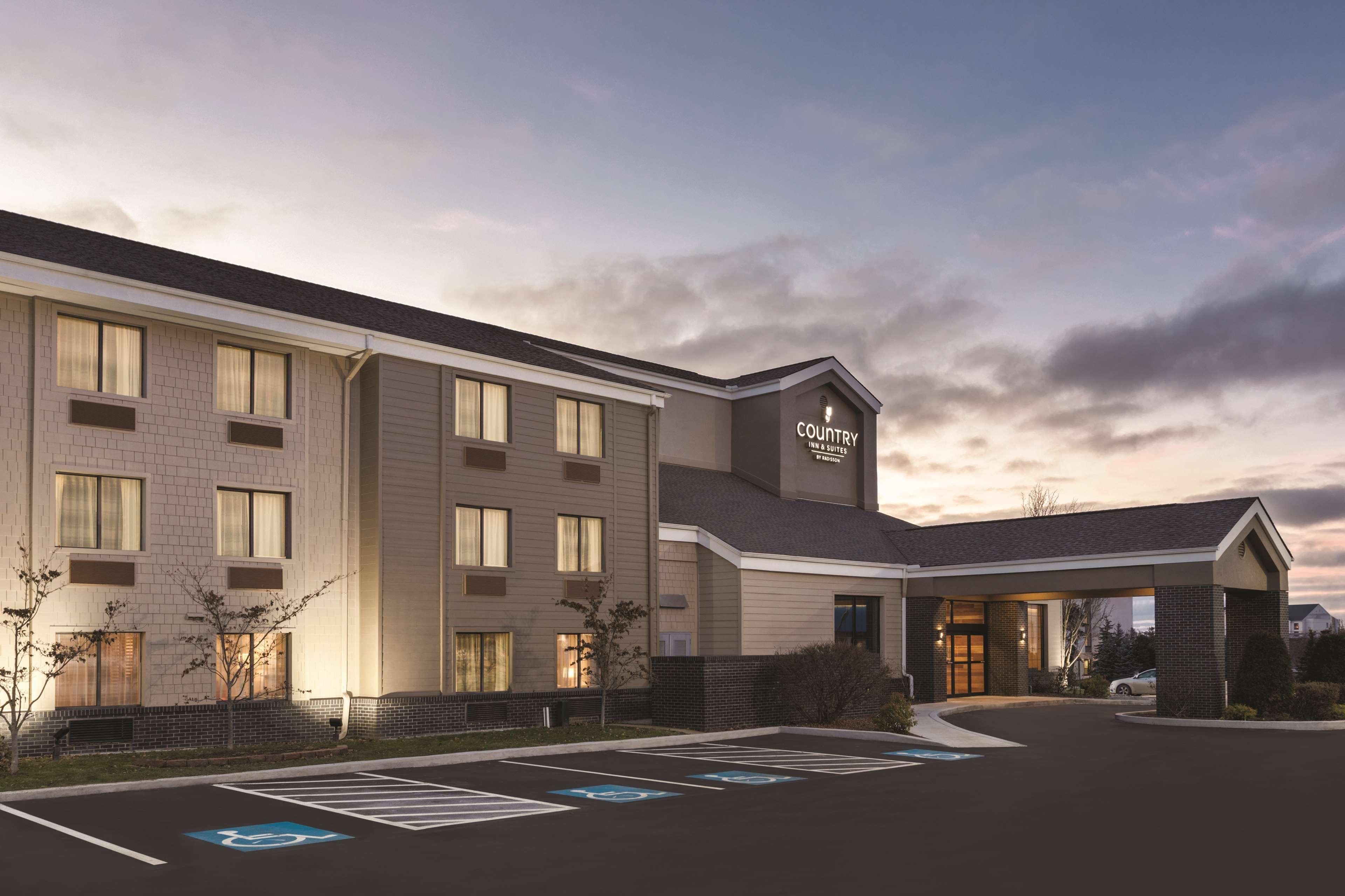 Country & By Radisson, Erie, Pa Hotel 3*