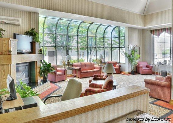 Country & By Radisson, Erie, Pa