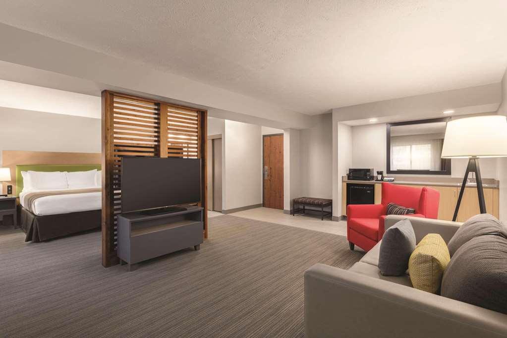 Country & By Radisson, Erie, Pa Hotel 3*