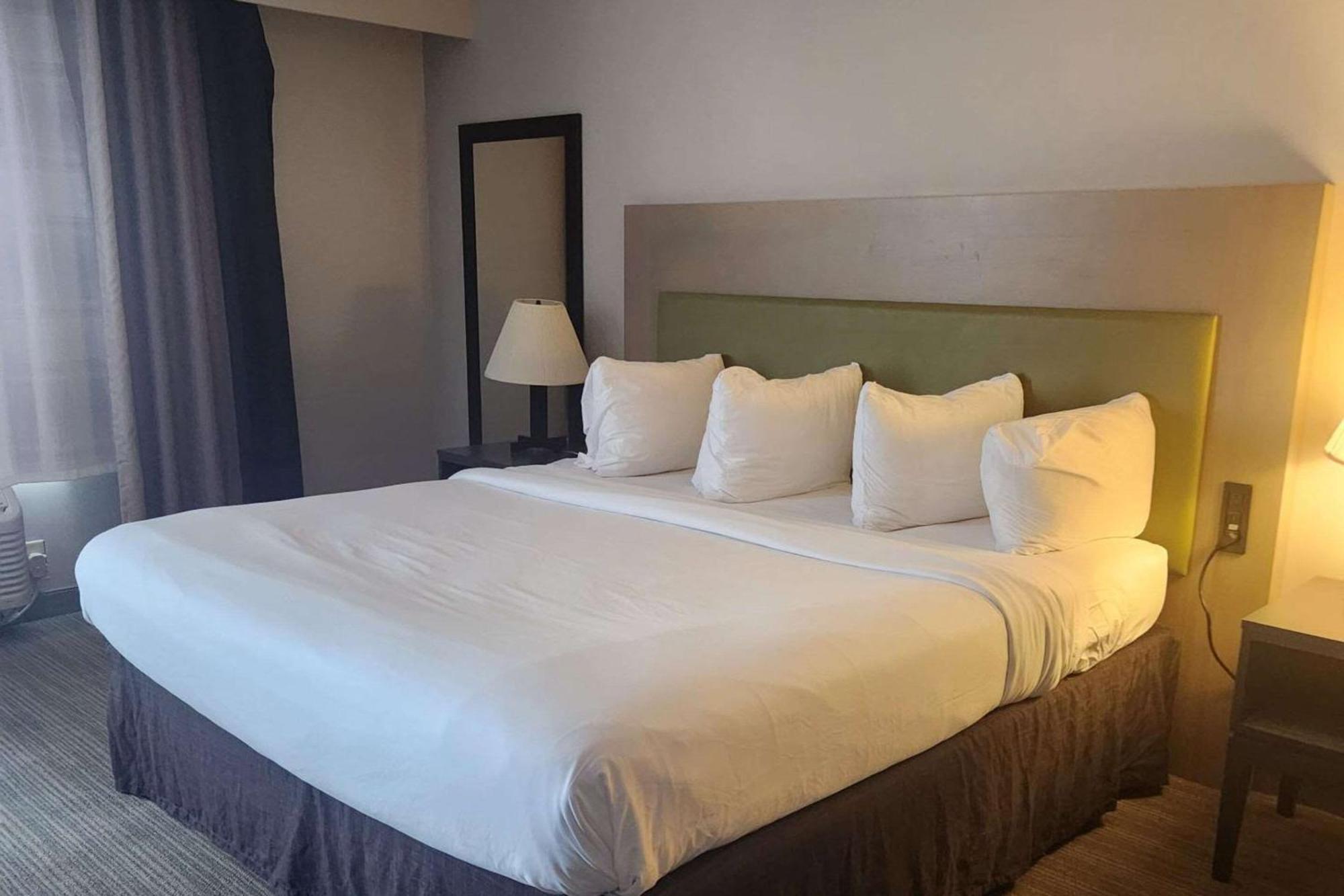Hotel Country & By Radisson, Erie, Pa Kearsarge
