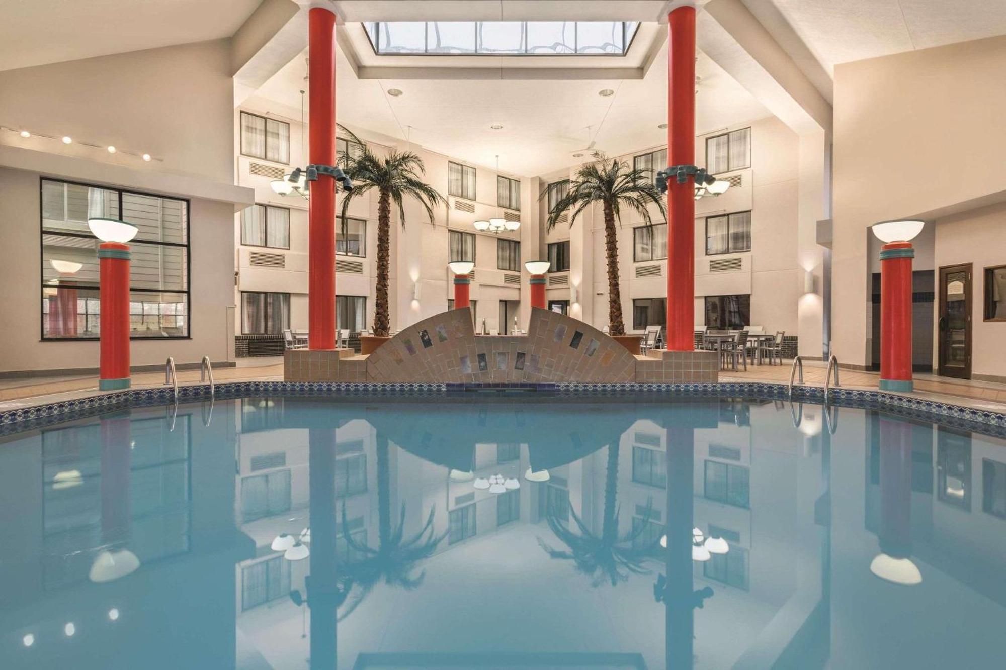 Hotel Country & By Radisson, Erie, Pa Kearsarge