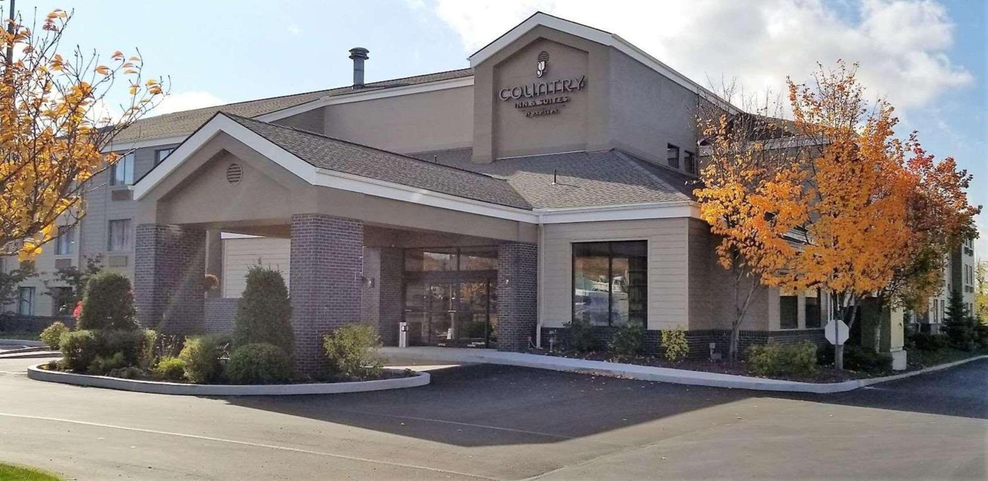 Hotel Country & By Radisson, Erie, Pa