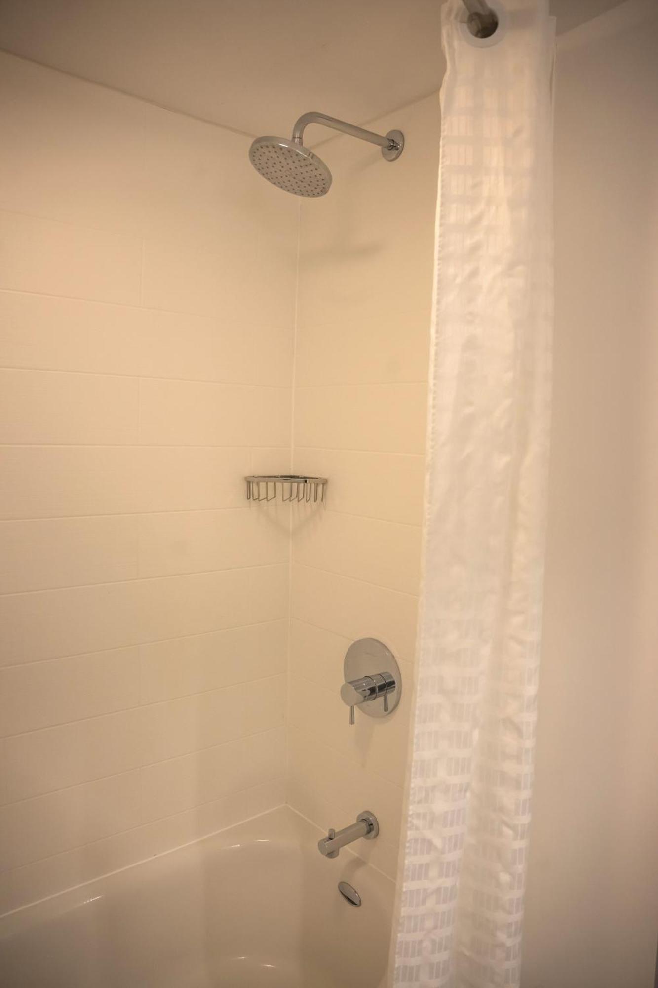 Country & By Radisson, Erie, Pa Hotel