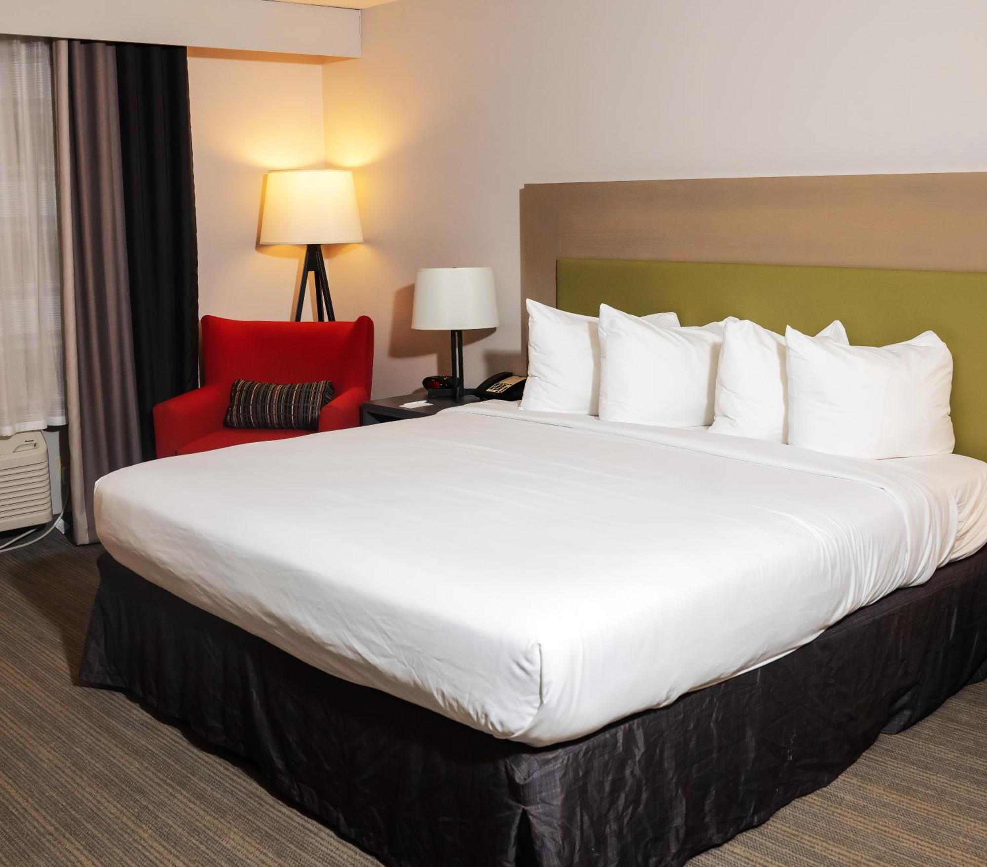 Hotel Country & By Radisson, Erie, Pa