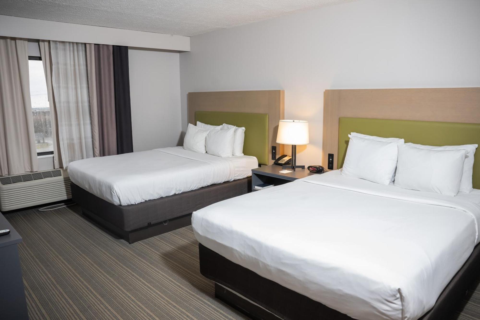 Country & By Radisson, Erie, Pa