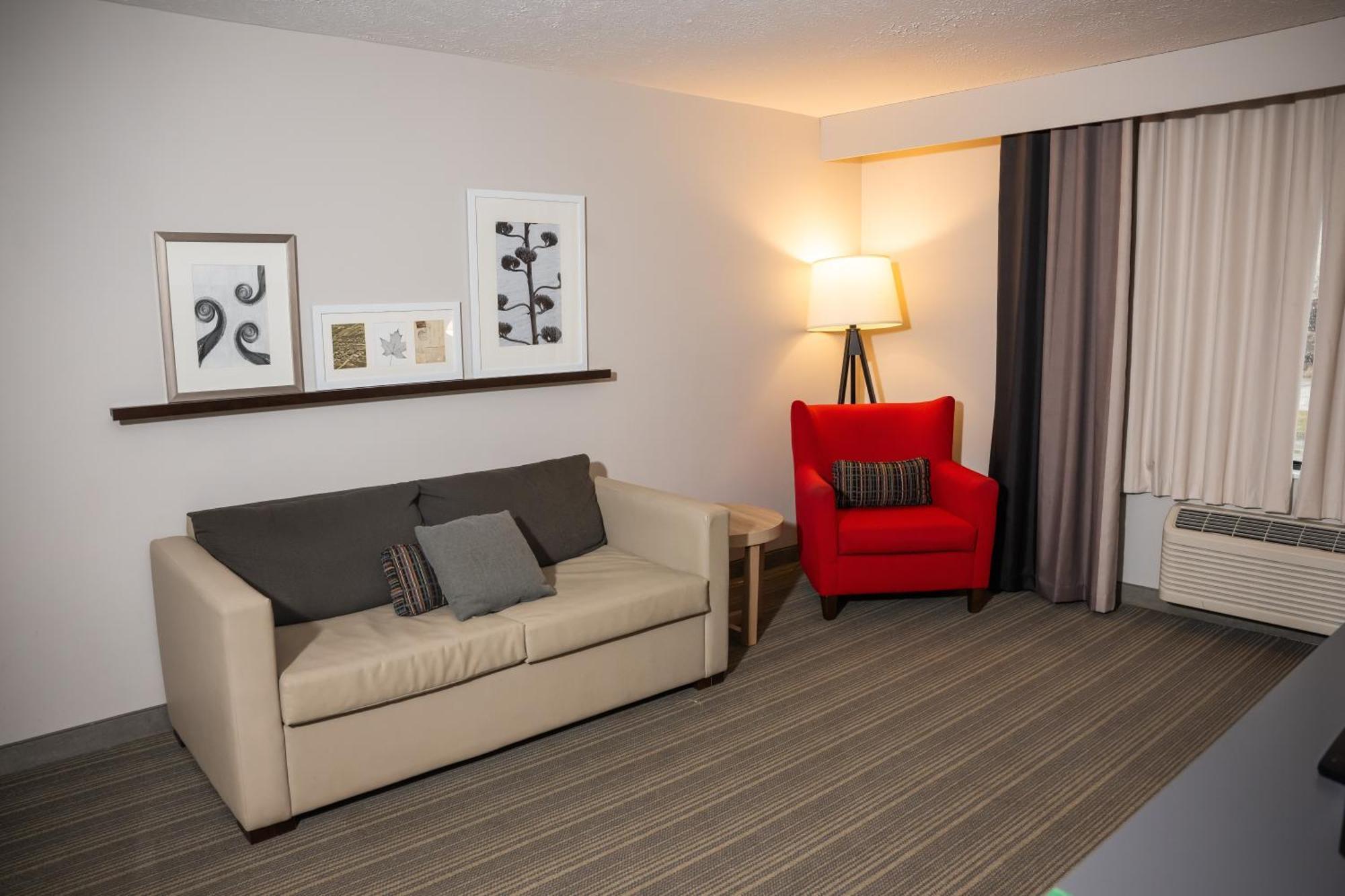 Country & By Radisson, Erie, Pa Hotel 3*