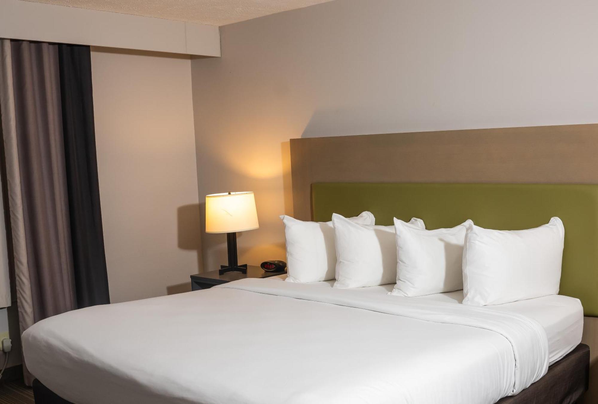 Hotel Country & By Radisson, Erie, Pa 3*