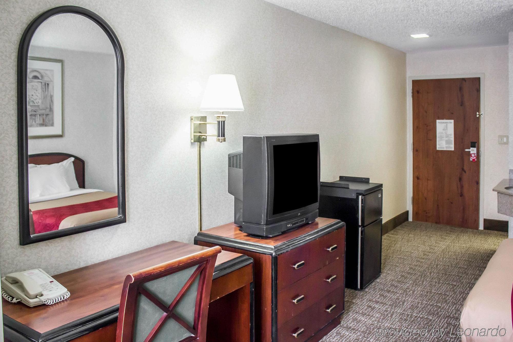 Country & By Radisson, Erie, Pa Hotel Kearsarge