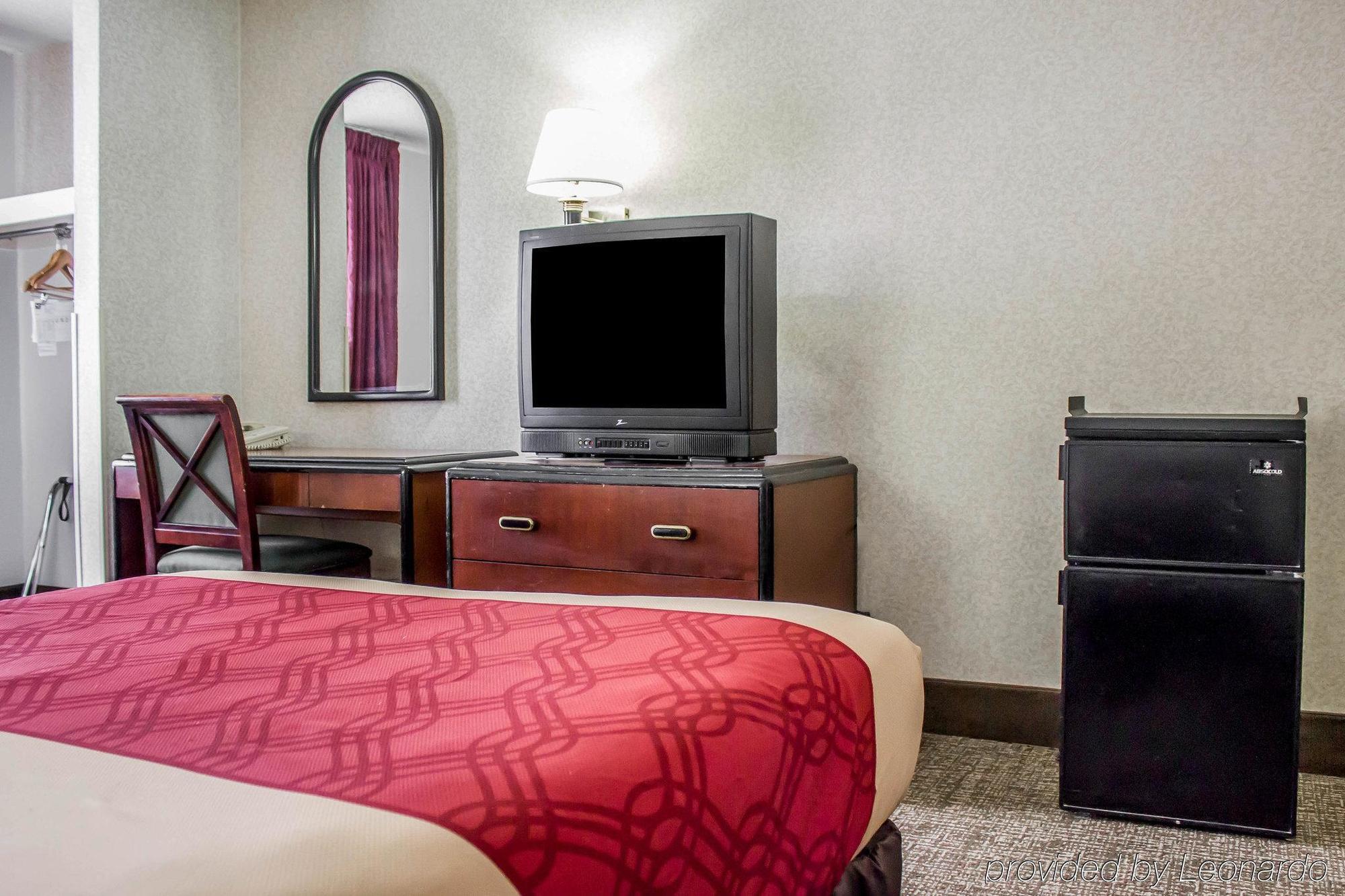 Country & By Radisson, Erie, Pa Kearsarge
