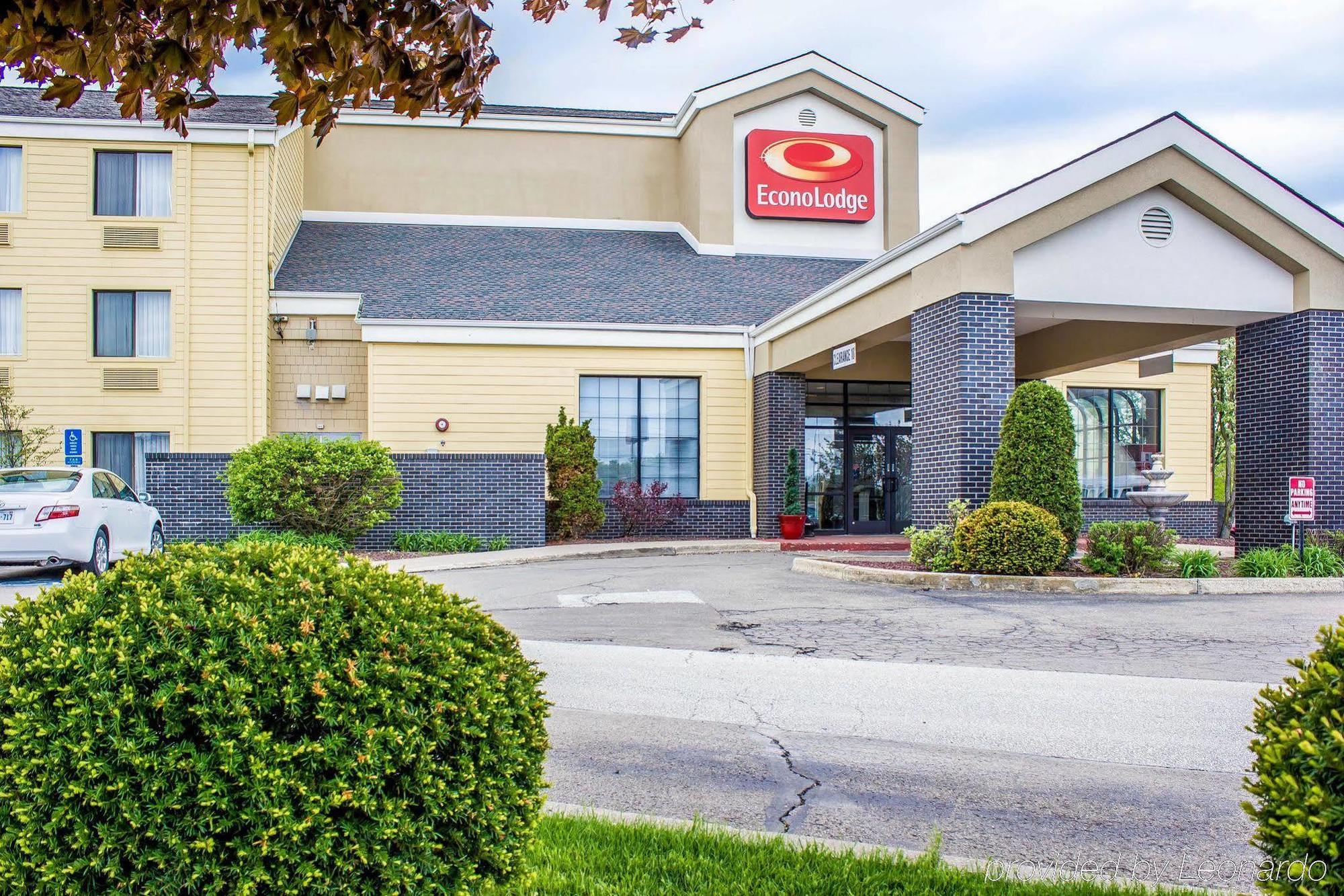 Country & By Radisson, Erie, Pa
