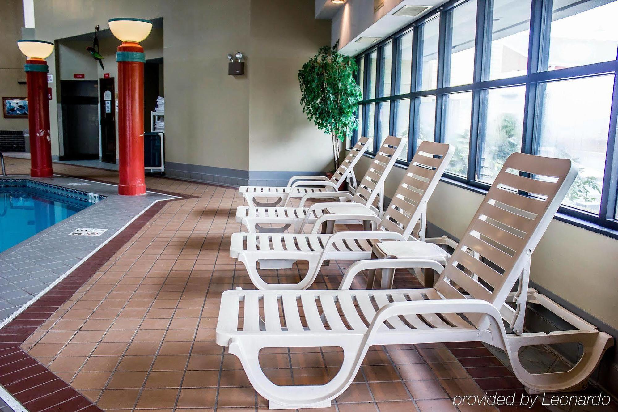 Country & By Radisson, Erie, Pa