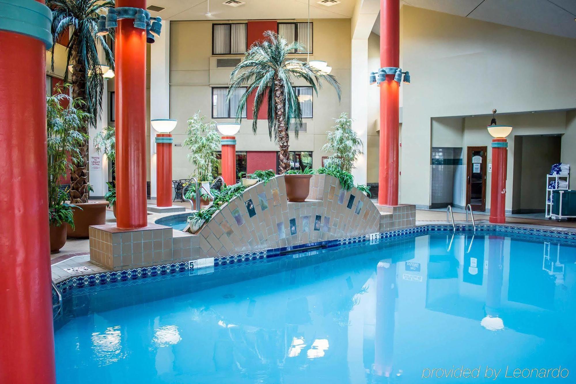 Country & By Radisson, Erie, Pa Hotel