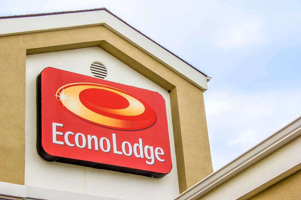 Hotel Country & By Radisson, Erie, Pa