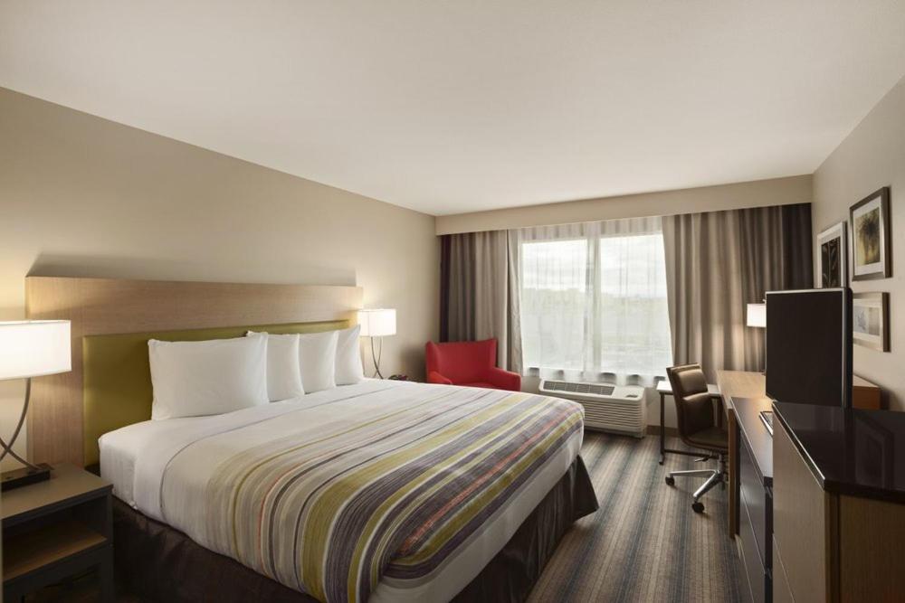 Hotel Country & By Radisson, Erie, Pa 3*