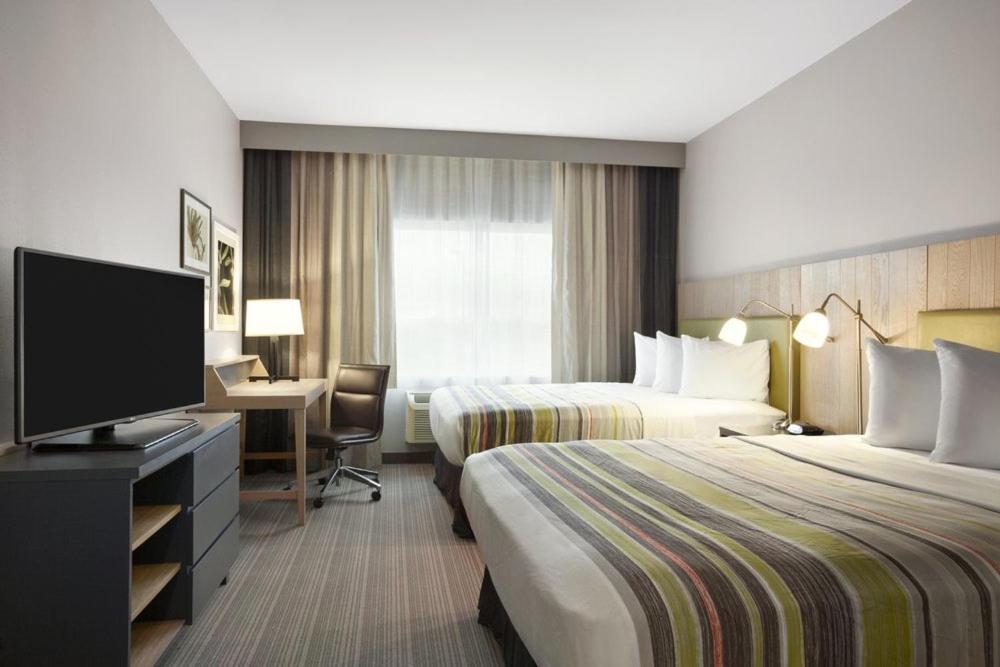 Country & By Radisson, Erie, Pa Hotel