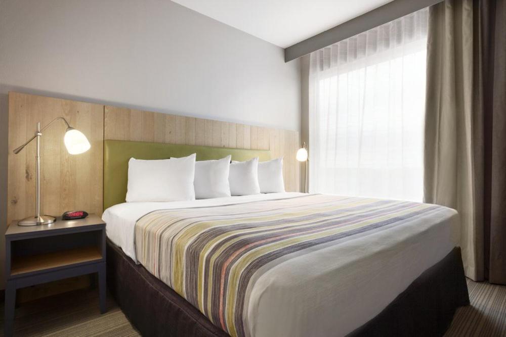 Country & By Radisson, Erie, Pa 3*