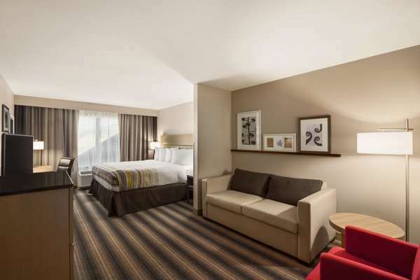 Country & By Radisson, Erie, Pa